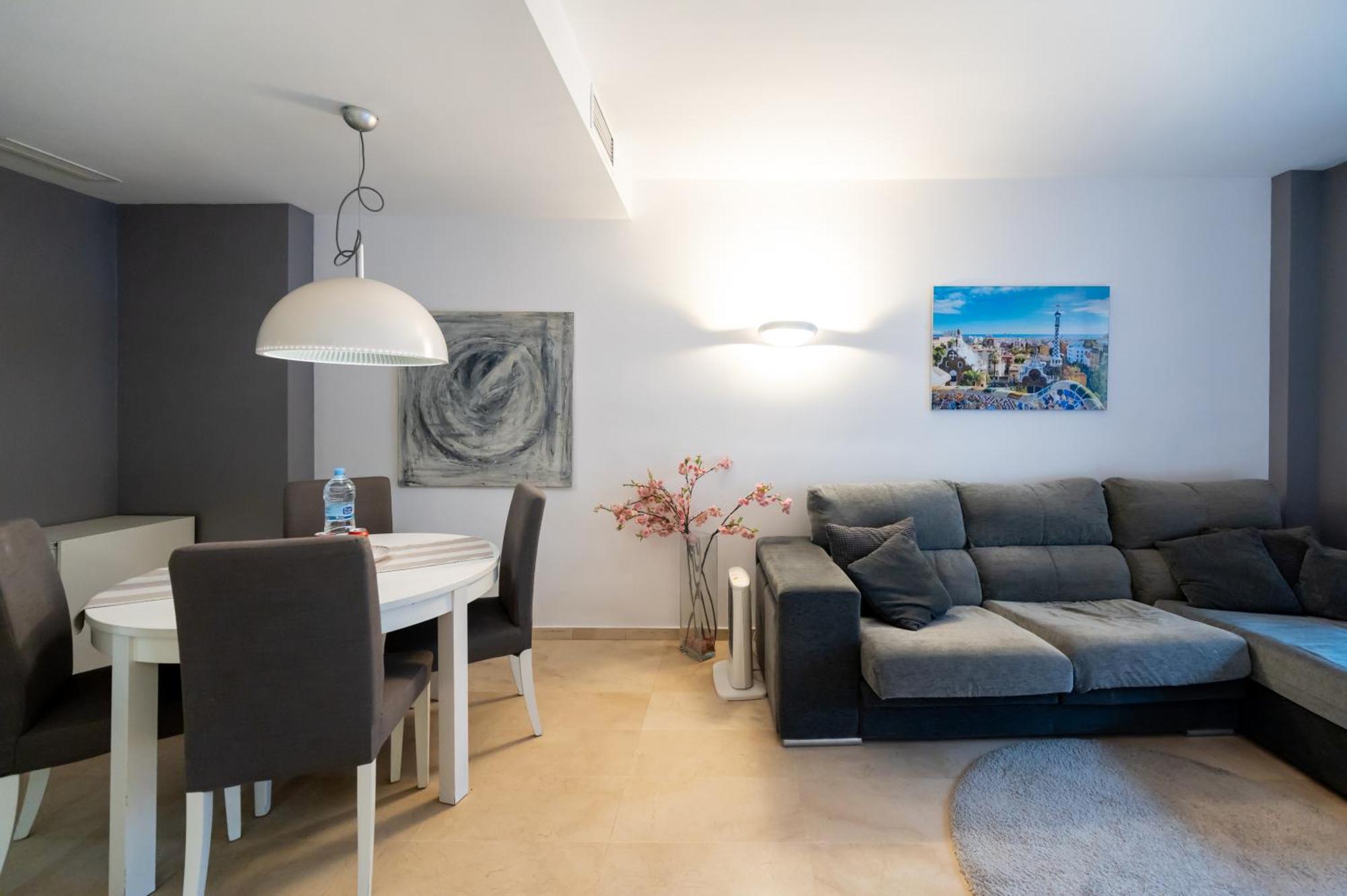 Comfy Downtown + Private Terrace — Photos 2